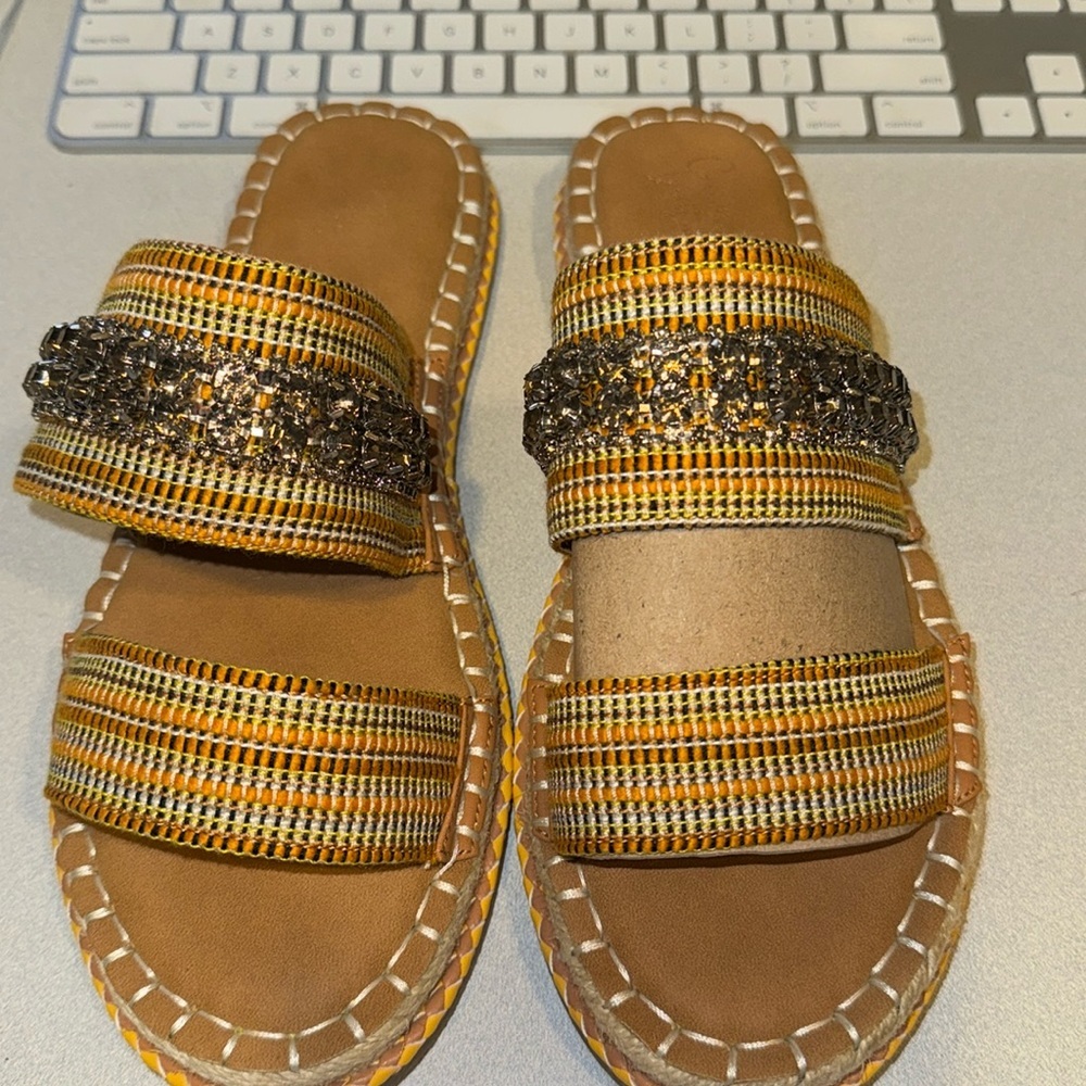 Women’s new Crown Vintage sandals size 9